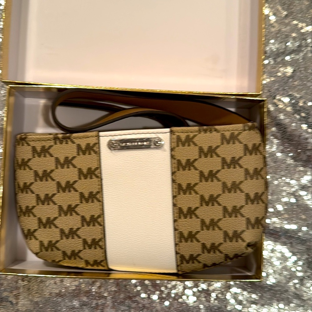 BRAND NIB, Michael Kors lil crossbody purse.